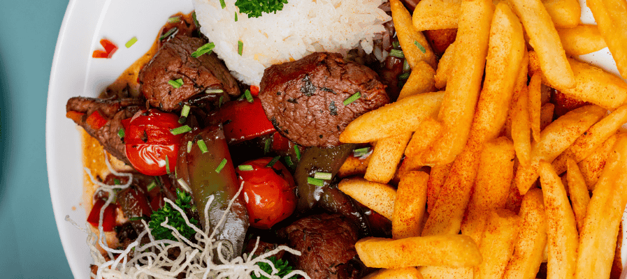 carnes-y-parrilla-lomo-salteado-byprieto-cocina-peruana-san-gil
